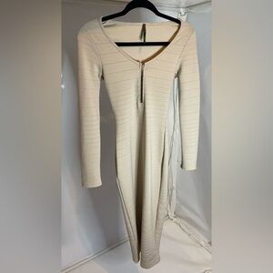 Código Chic cream Long Sleeve Dress size x small